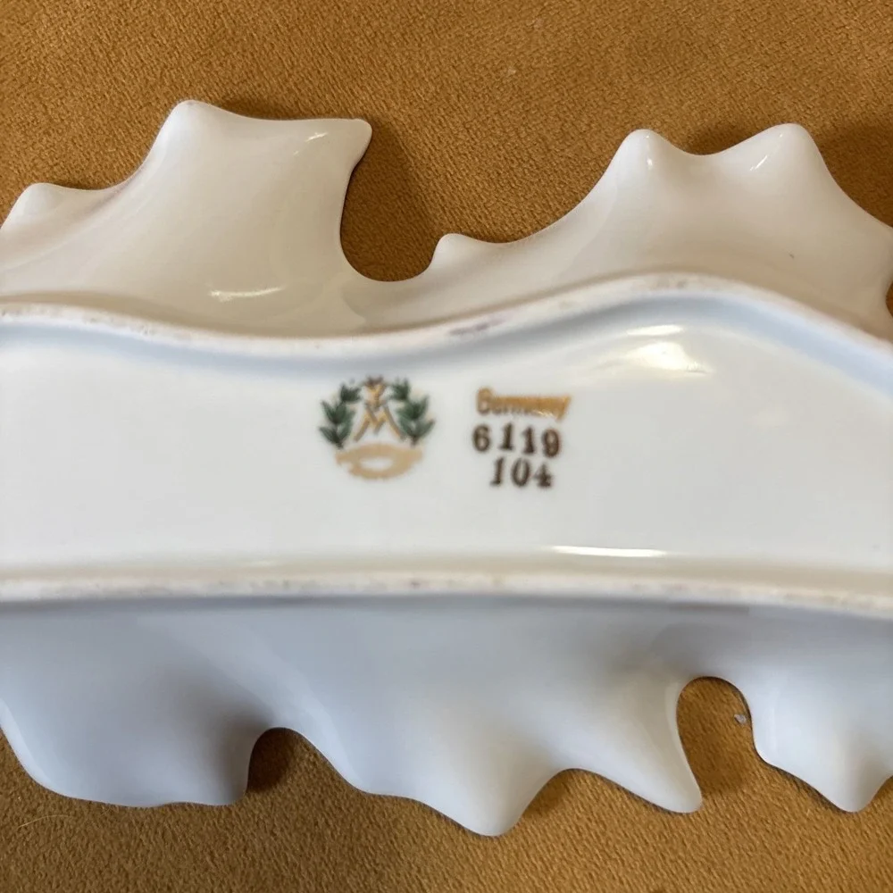 Mitterreich Bavaria Germany Porcelain Leaf Shaped Dish Yellow Daisy Flowers